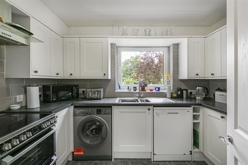 Property photo 3 of 9 2_59305.Jpg
