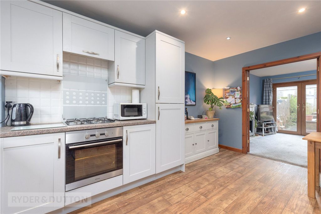 Property photo 3 of 17 Kitchen