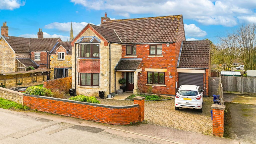 Property photo 1 of 30