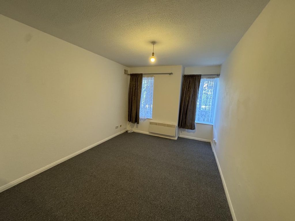 Property photo 2 of 7 Img 4059
