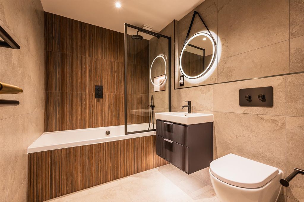 Property photo 3 of 27 Bathroom