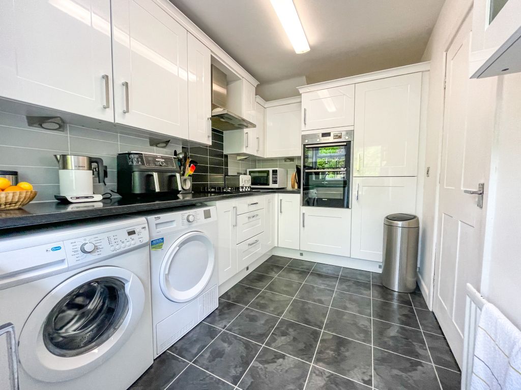 Property photo 3 of 18 Kitchen