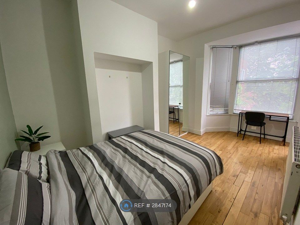 Property photo 3 of 8 Room 4
