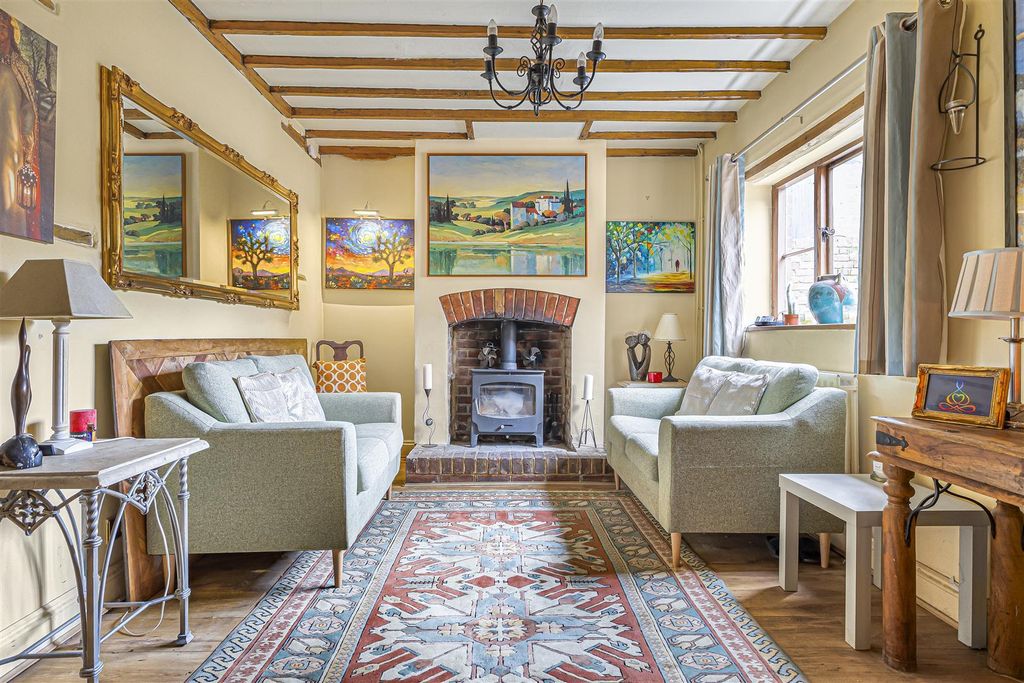 Property photo 3 of 36 Lounge