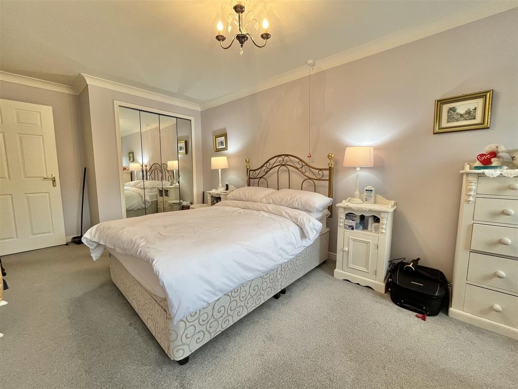 Additional image 7 of 2 bed flat for saleNorth Road, Glossop SK13