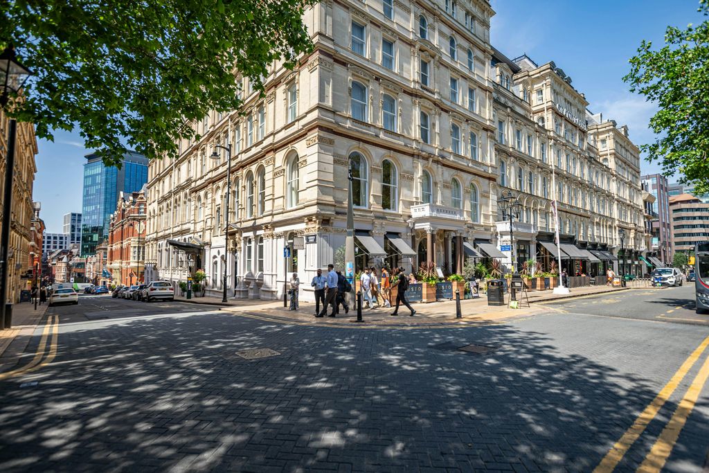 Property photo 3 of 9 24 Livery St_120.Jpg