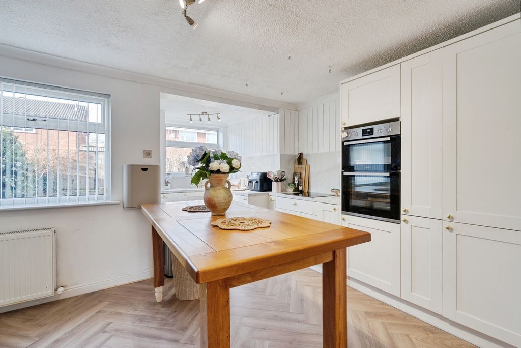 Property photo 3 of 17 Pbox-Img.Jpg