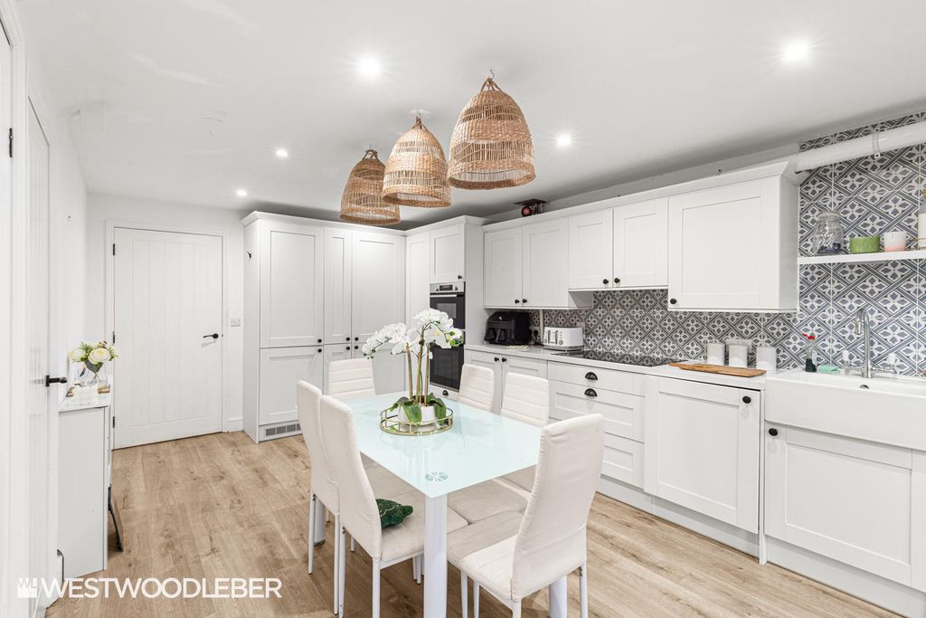 Property photo 2 of 27 Plomeravenue_20.Jpg