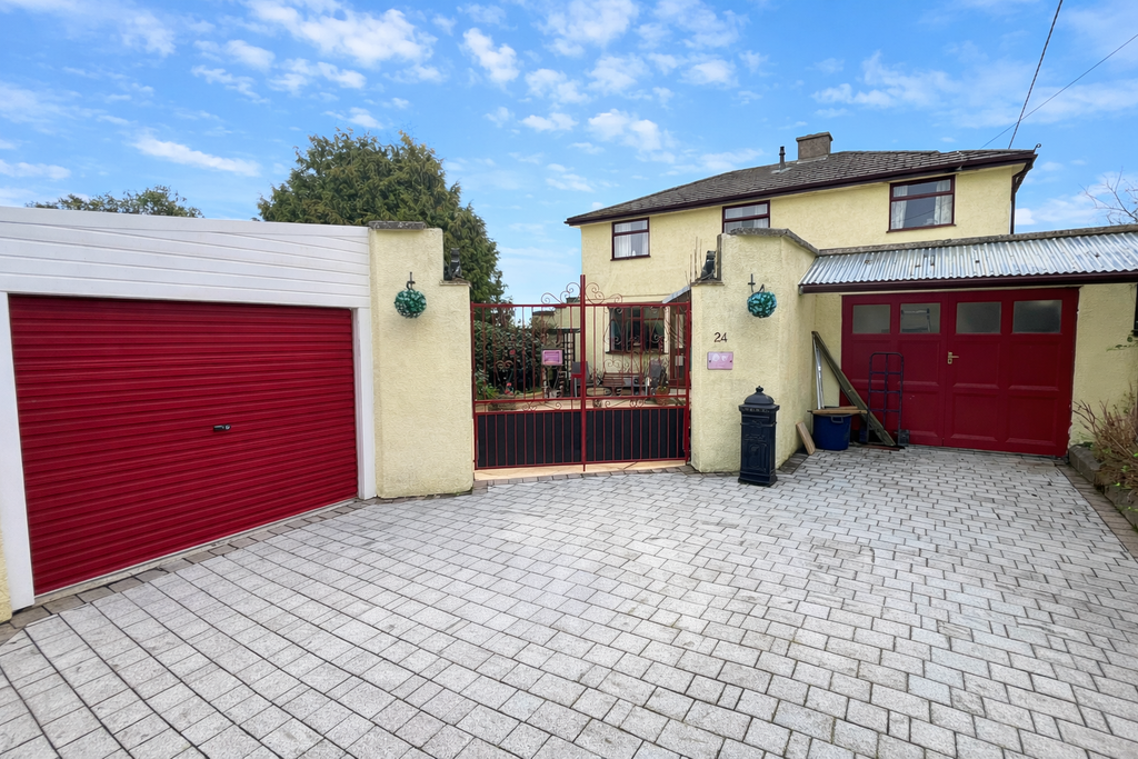 Property photo 2 of 25