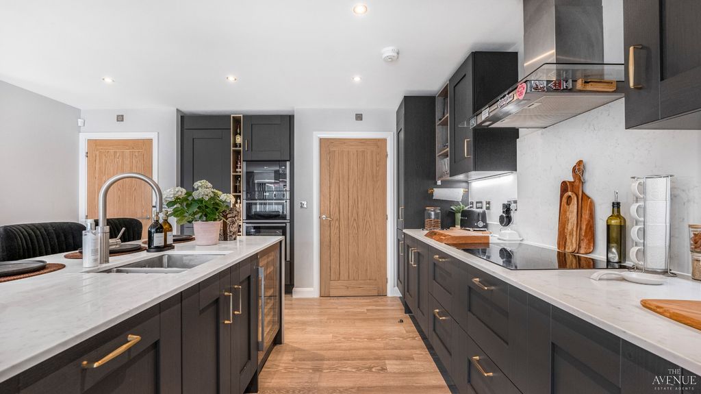 Property photo 3 of 46 4997016