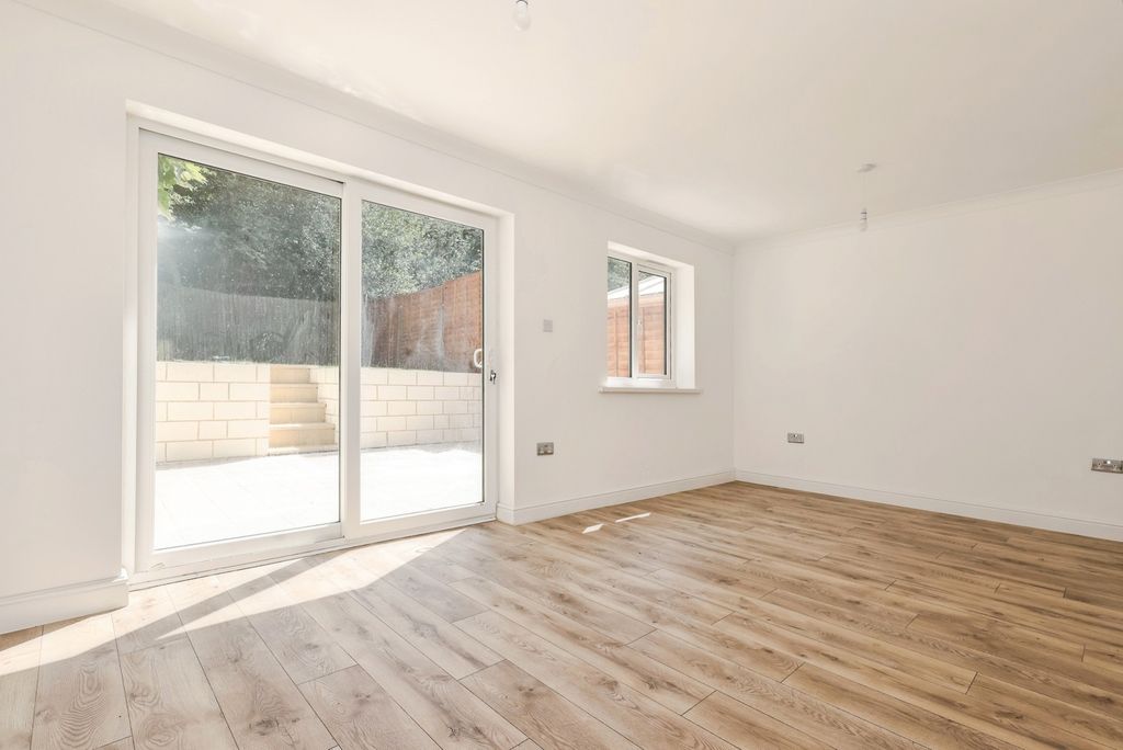 Property photo 3 of 20 Pbox-Img.Jpg
