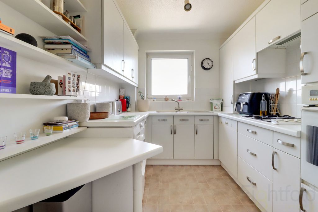 Property photo 3 of 12 Kitchen