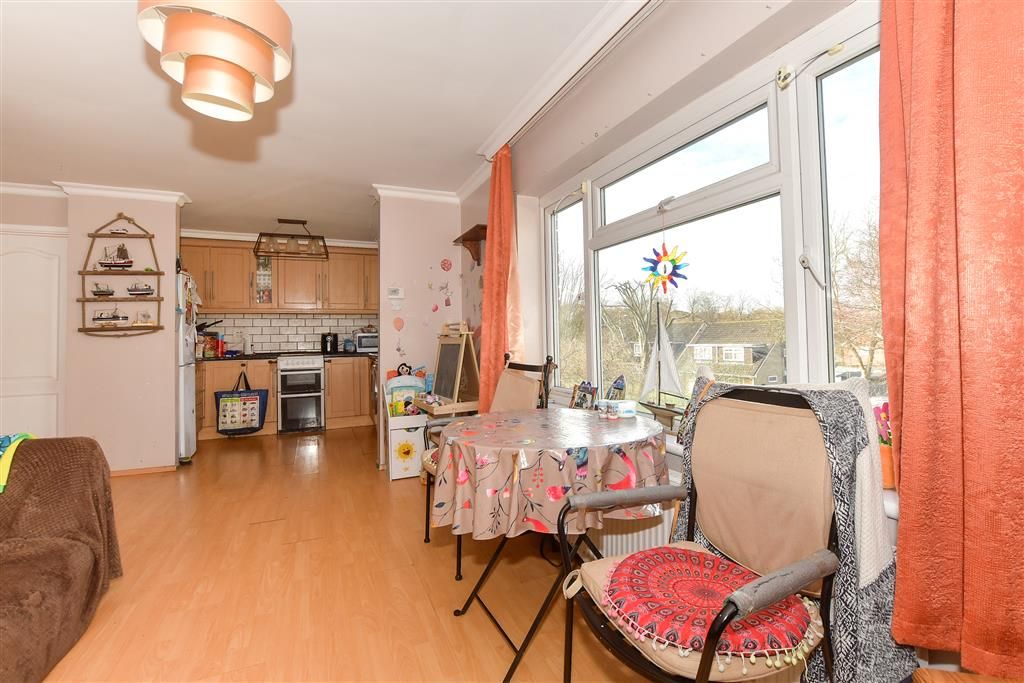 Property photo 3 of 9 Lounge/Kitchen