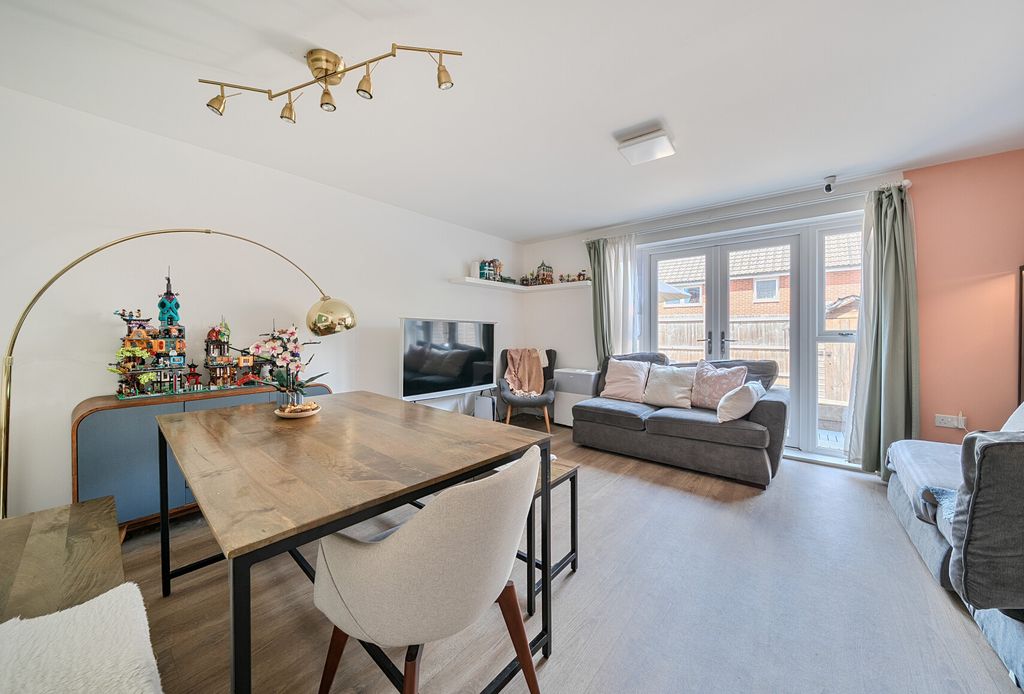 Property photo 2 of 17 1486515-7-19F27Ec...