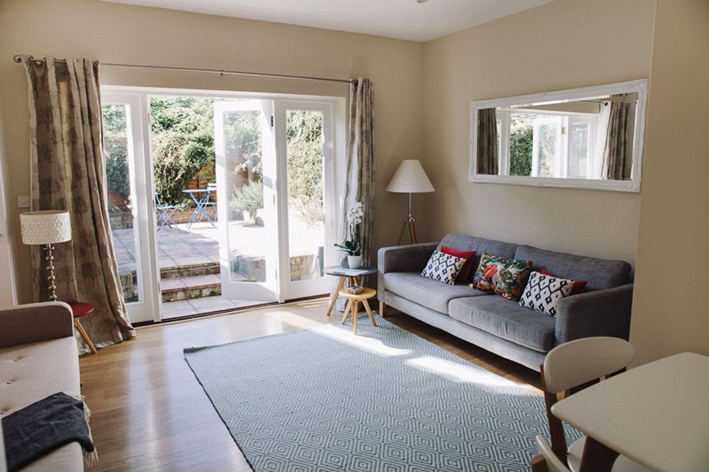 Property photo 1 of 11 Lounge