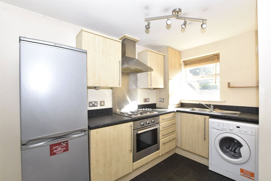 Property photo 3 of 6 Kitchen