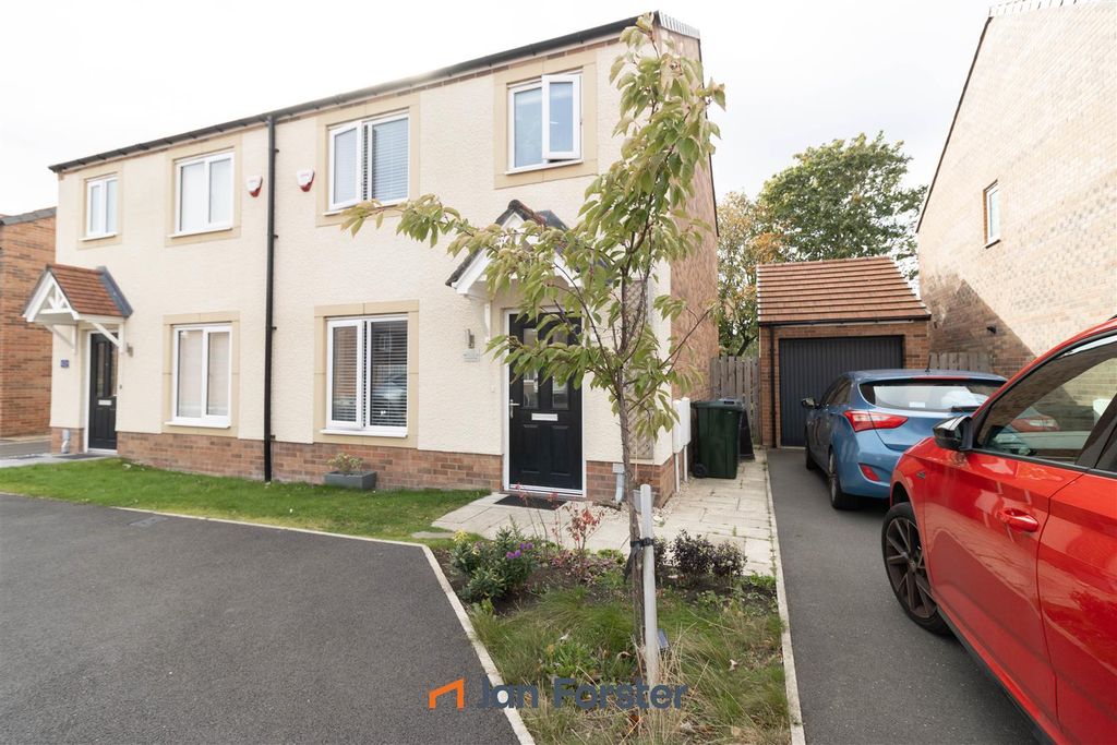 Property photo 1 of 11 Front External