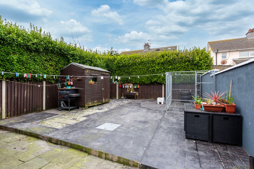 Property photo 2 of 27