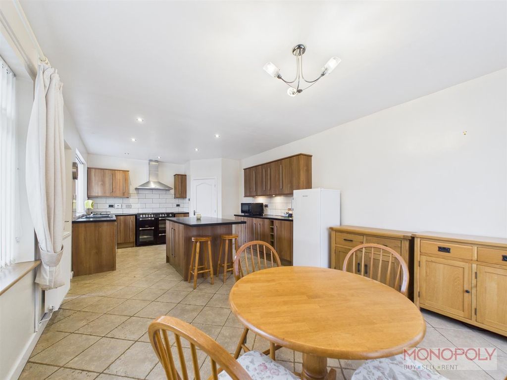 Property photo 3 of 26 Cam03815G0-Pr0373-Still002.Jpg