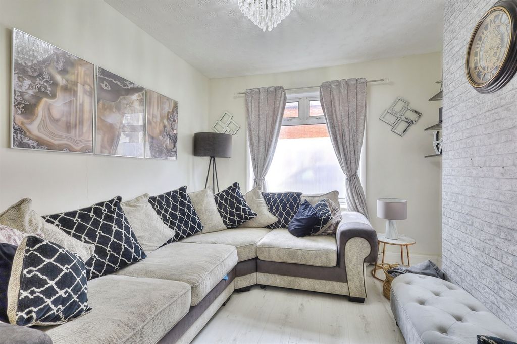 Property photo 2 of 17