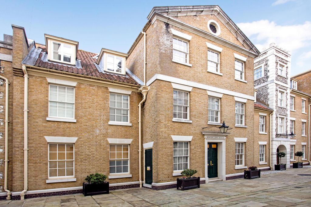 Property photo 2 of 10 External