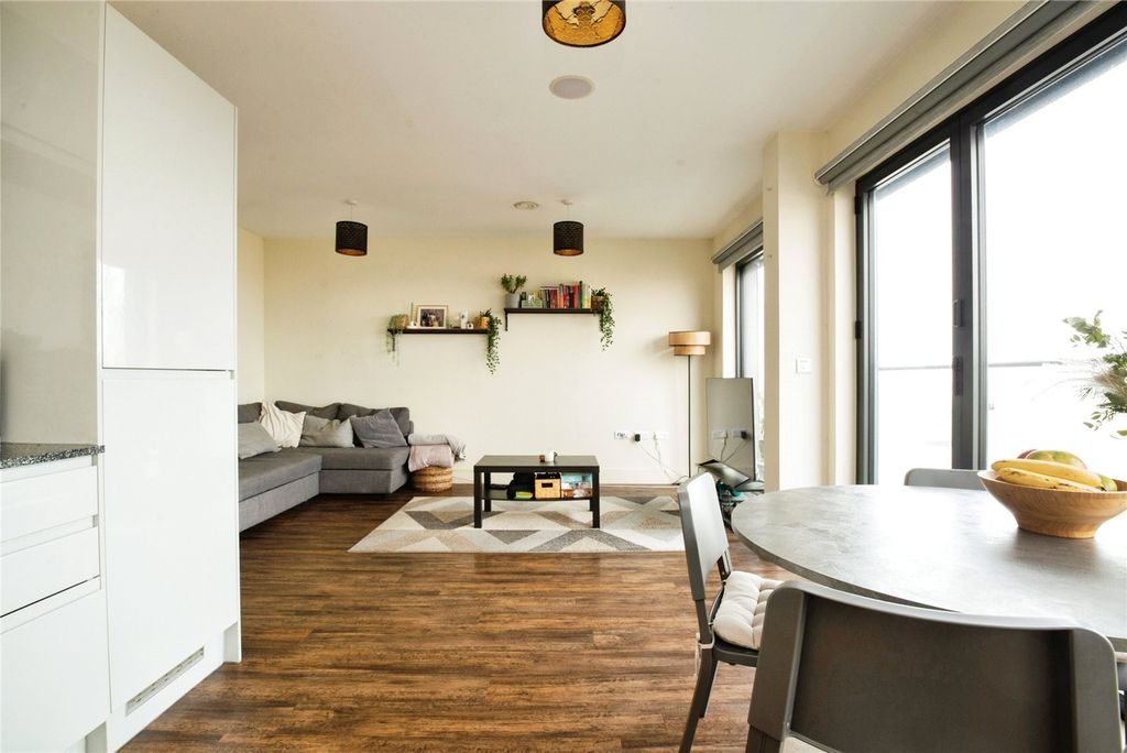 Property photo 3 of 10 5