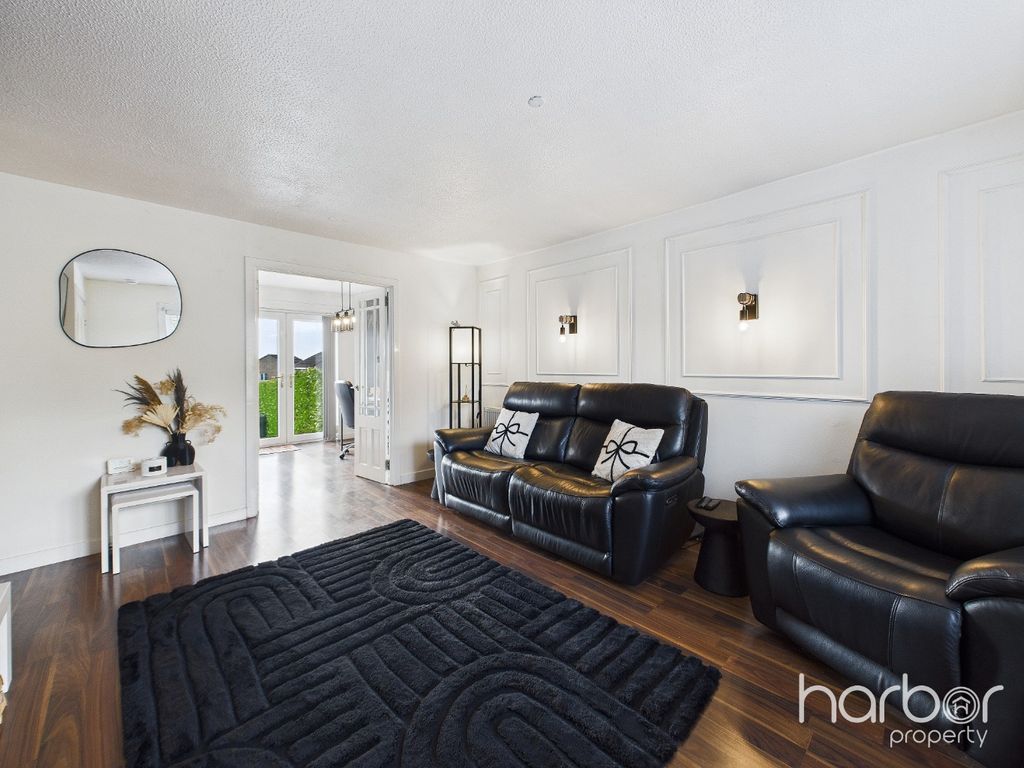 Property photo 2 of 17 4437735
