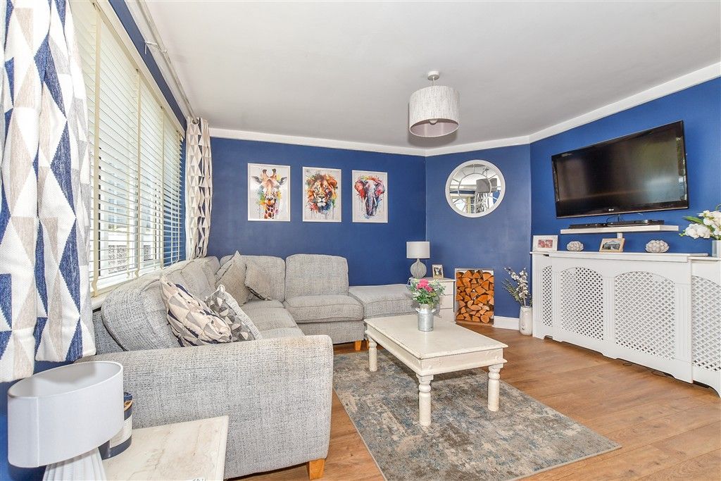 Property photo 1 of 11 Lounge