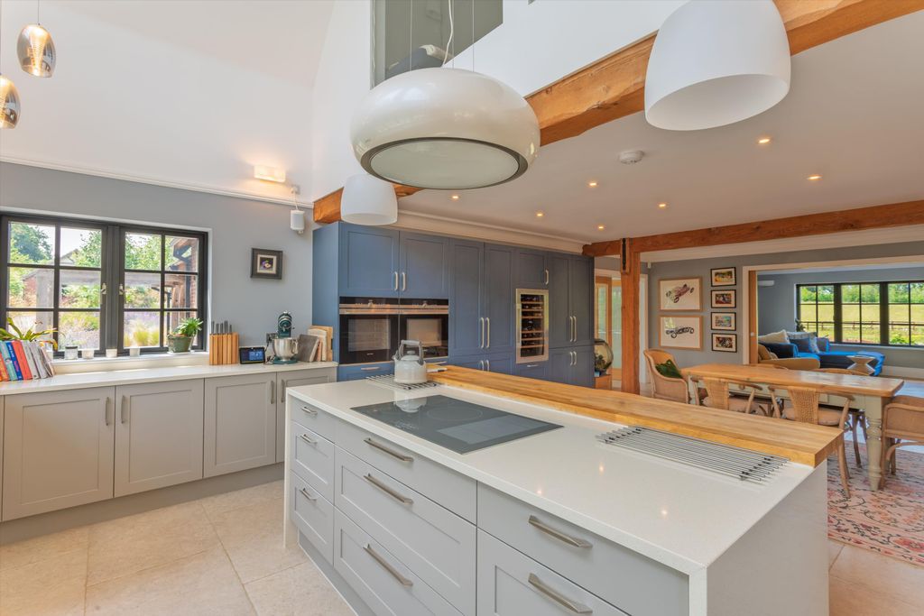 Property photo 3 of 23 Image