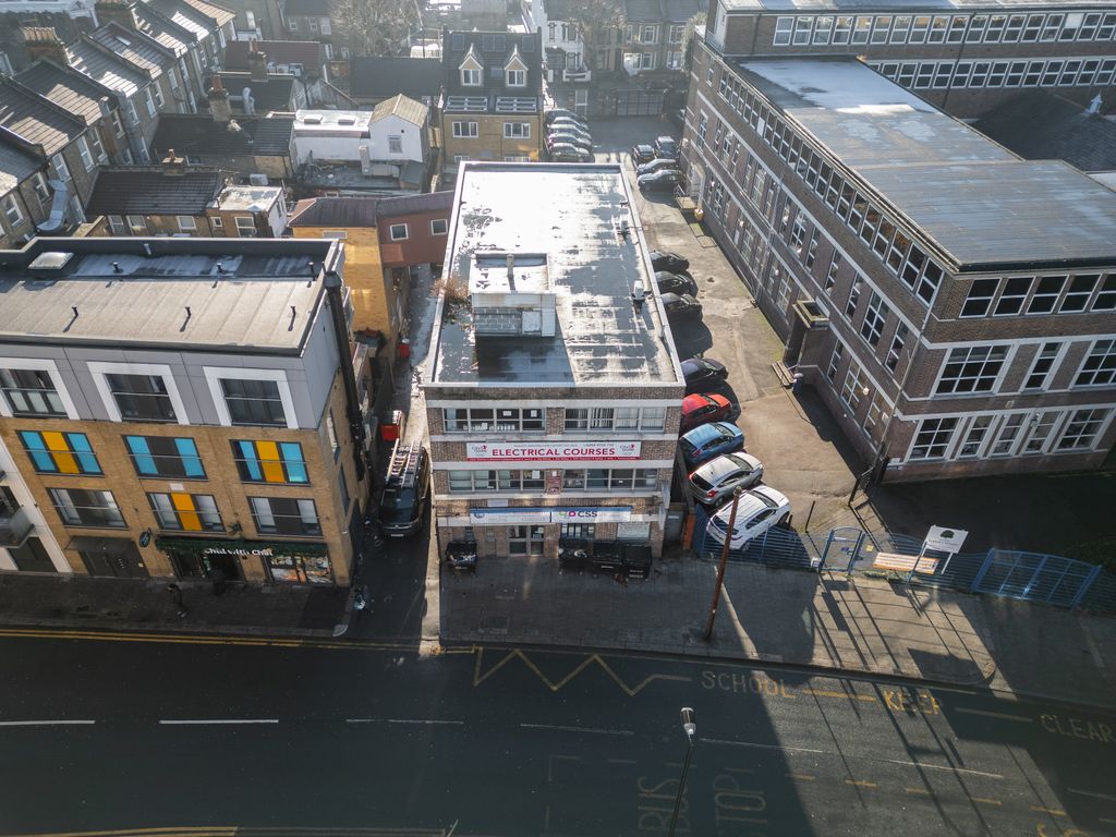 Property photo 1 of 3