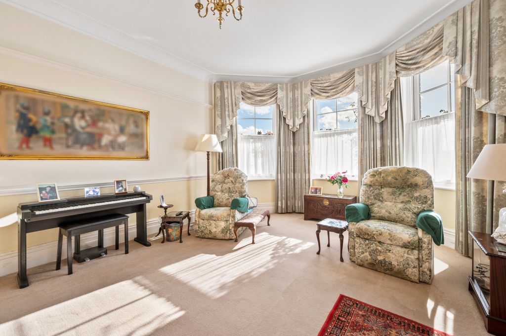 Property photo 3 of 21 Picture No. 02