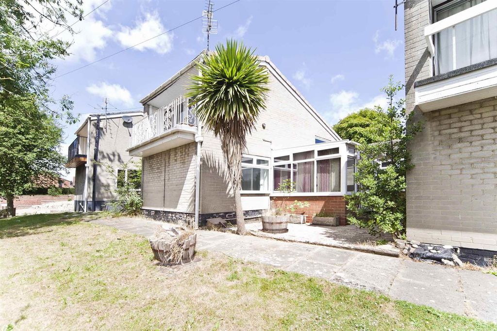 Property photo 1 of 26