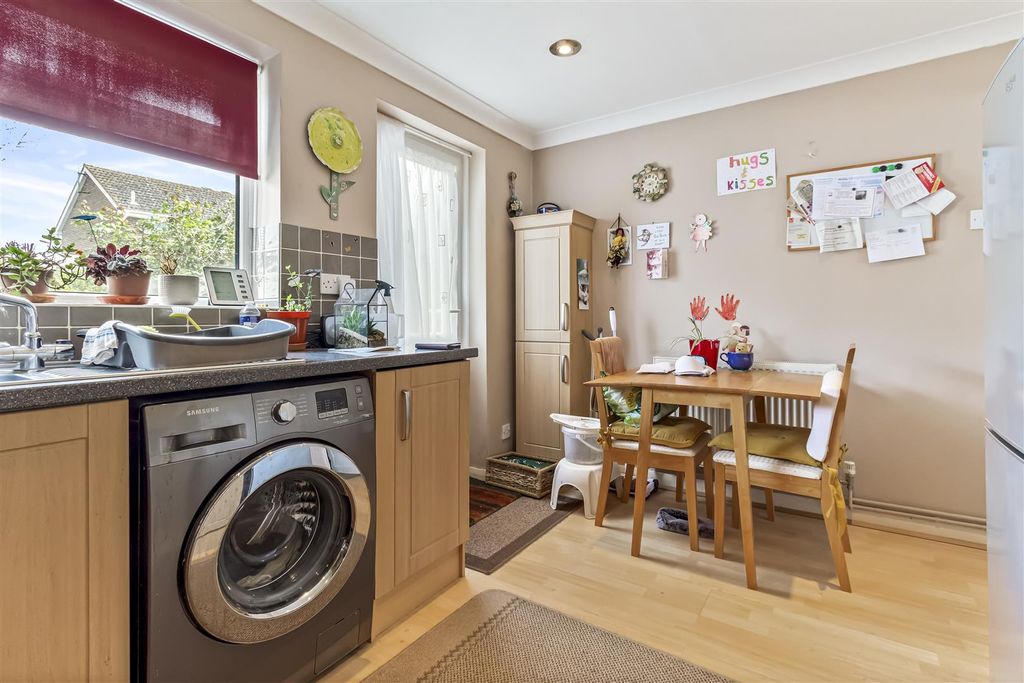 Property photo 3 of 15 16 Montreal Way-010.Jpg