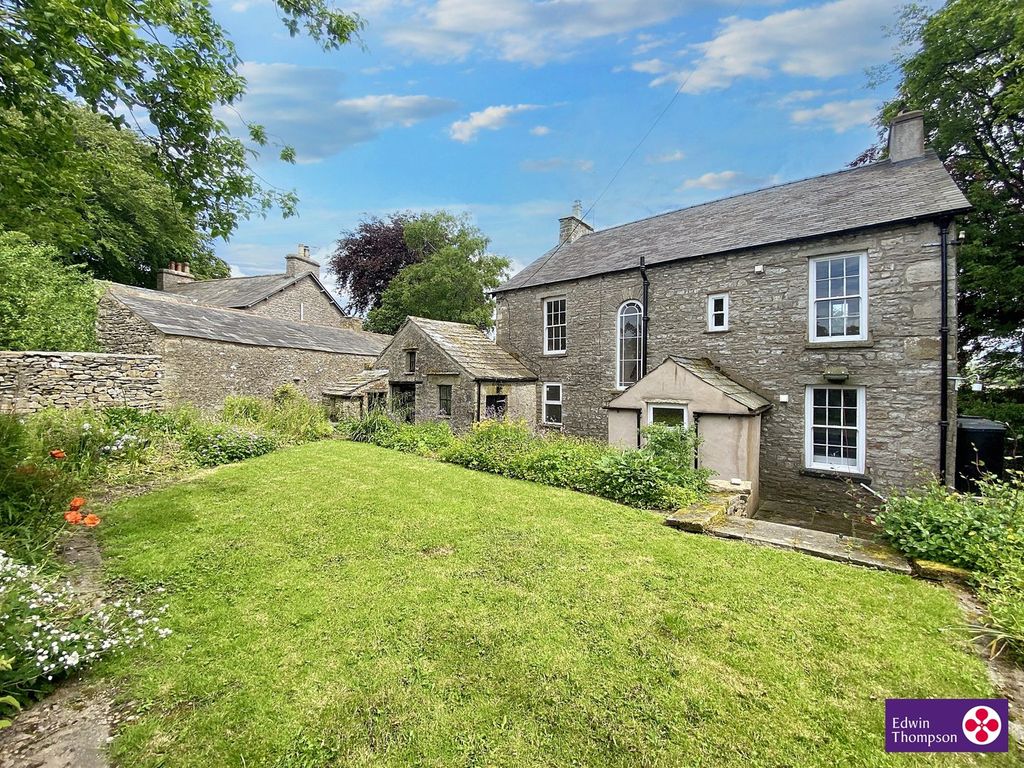 Property photo 2 of 25