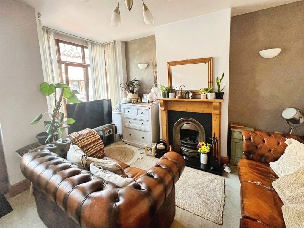 Property photo 2 of 21 Lounge No. 02