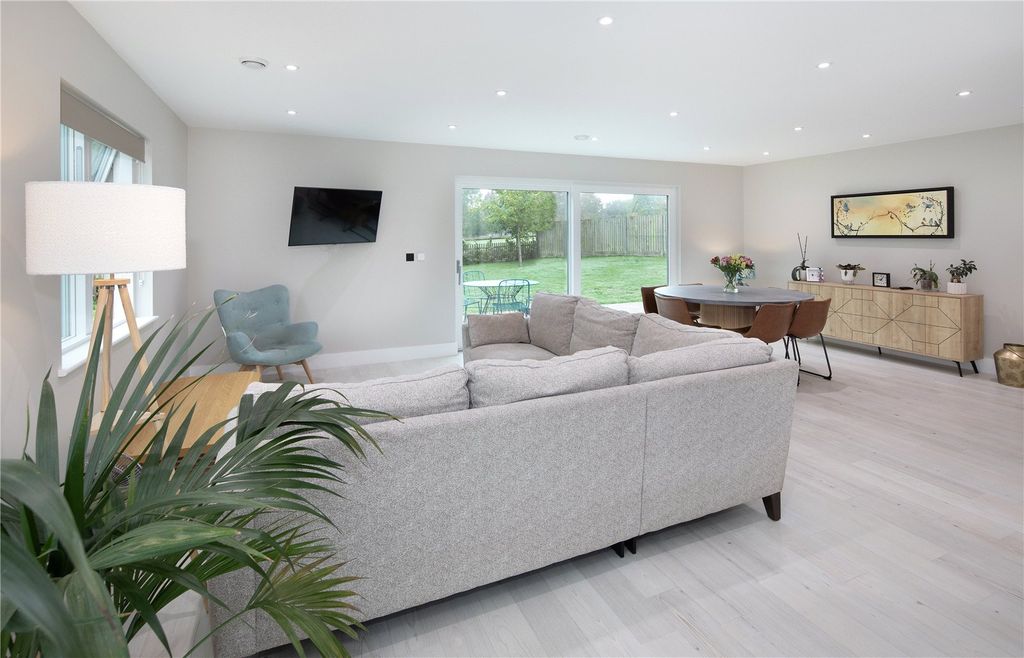 Property photo 2 of 16 Sitting/Dining Room