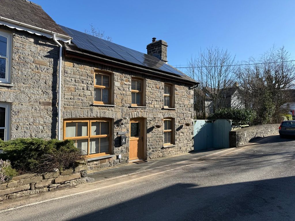 Property photo 2 of 40