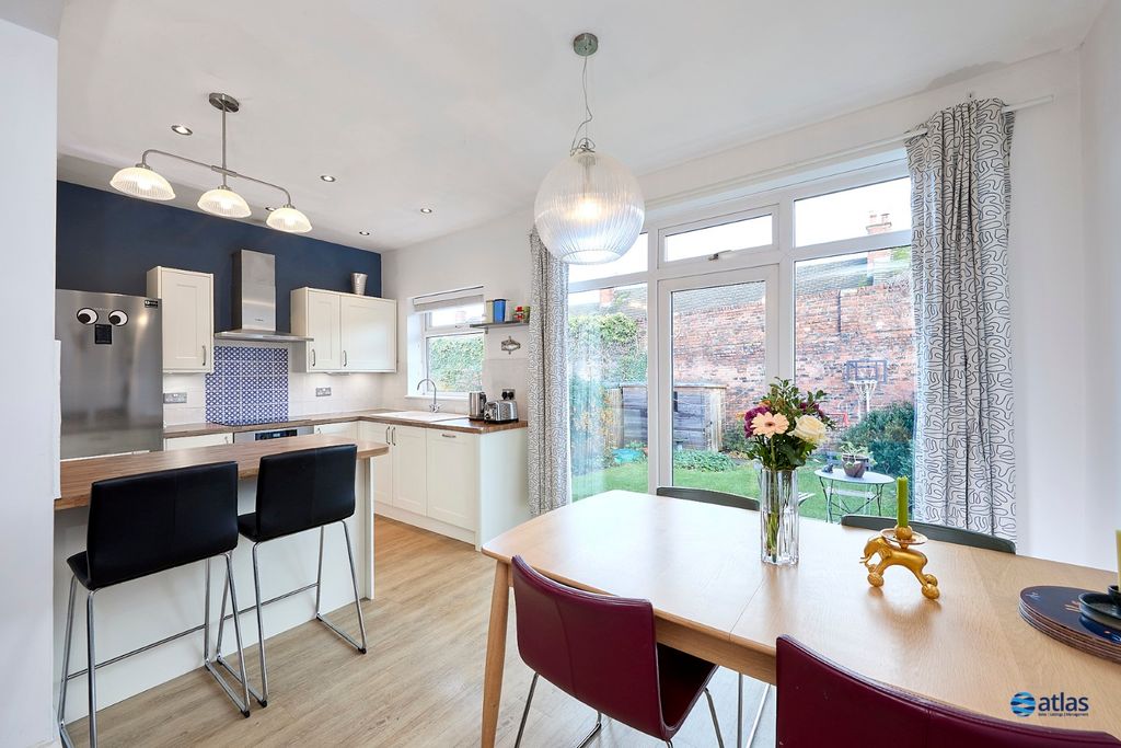 Property photo 3 of 20 Kitchen/Dining Room