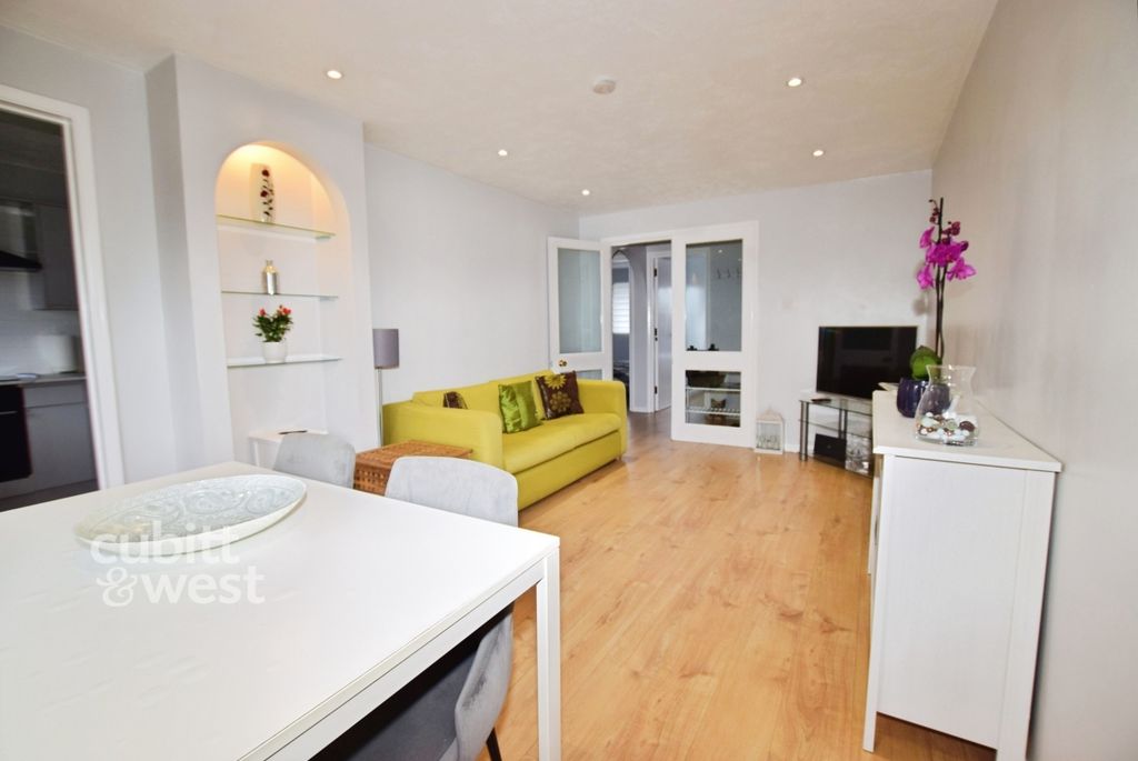 Property photo 3 of 13 Living