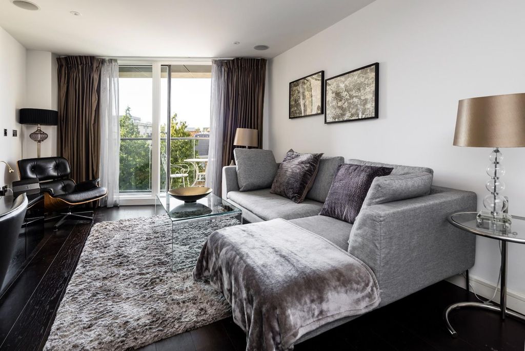 Property photo 1 of 16 Caro Point Living 4.Jpg