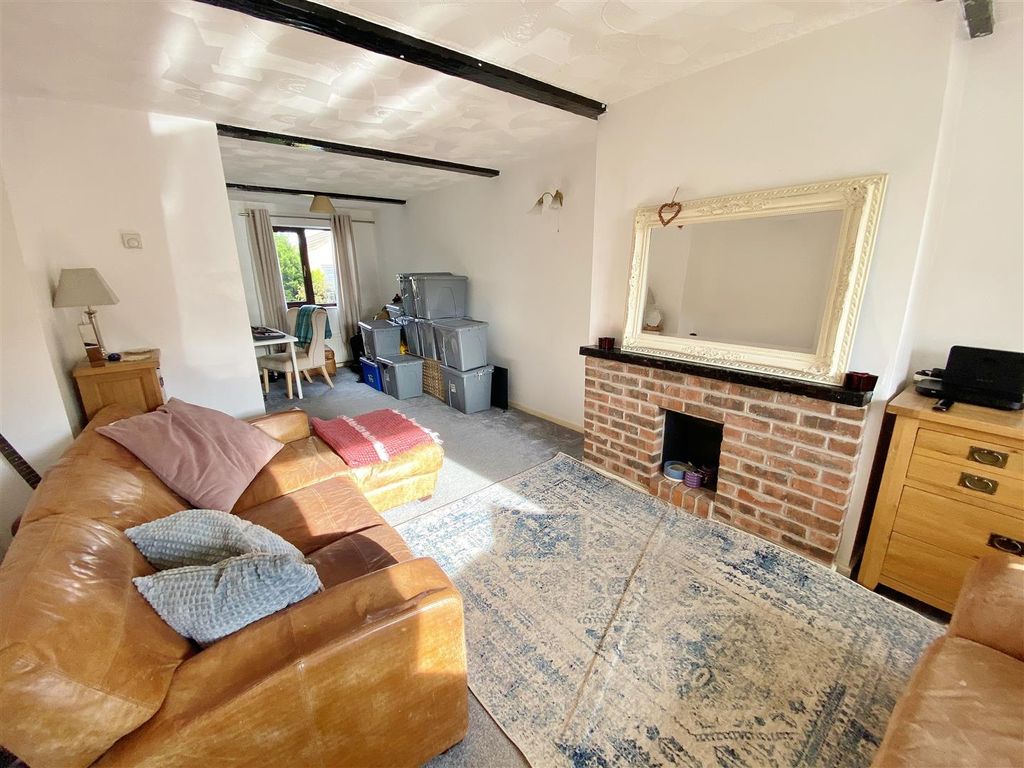 Property photo 3 of 11 Lounge
