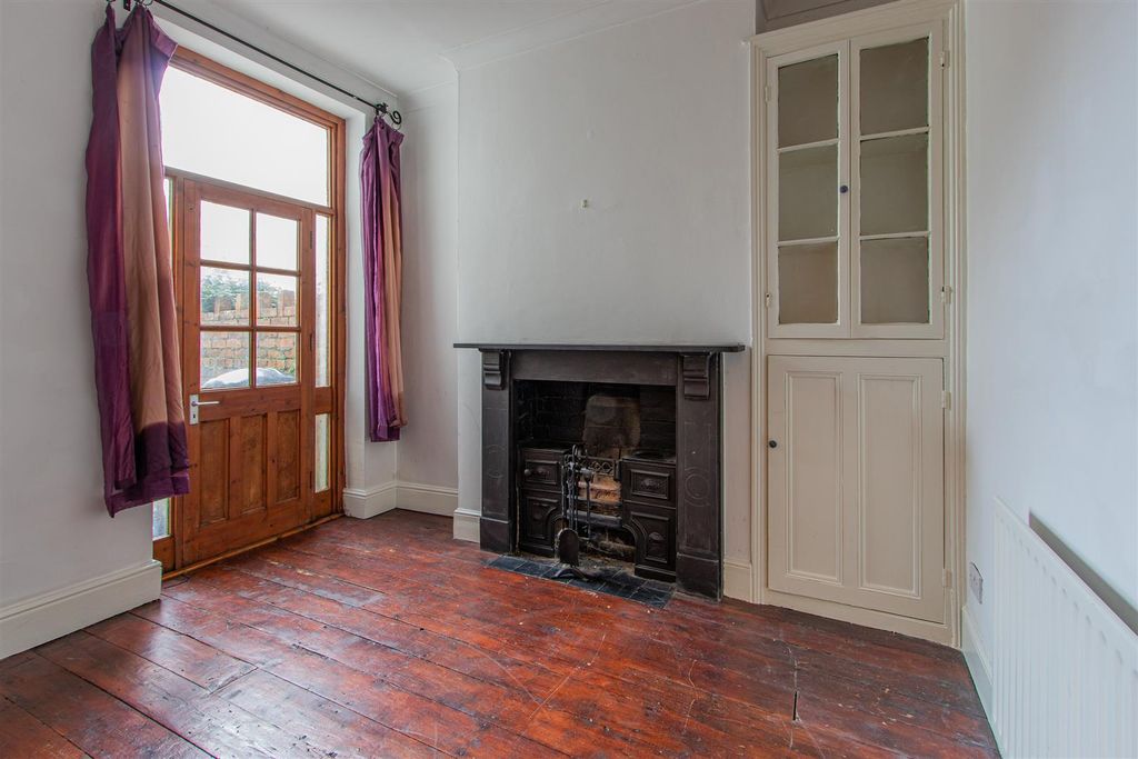 Property photo 3 of 14 Llanfair Road 64-3.Jpg