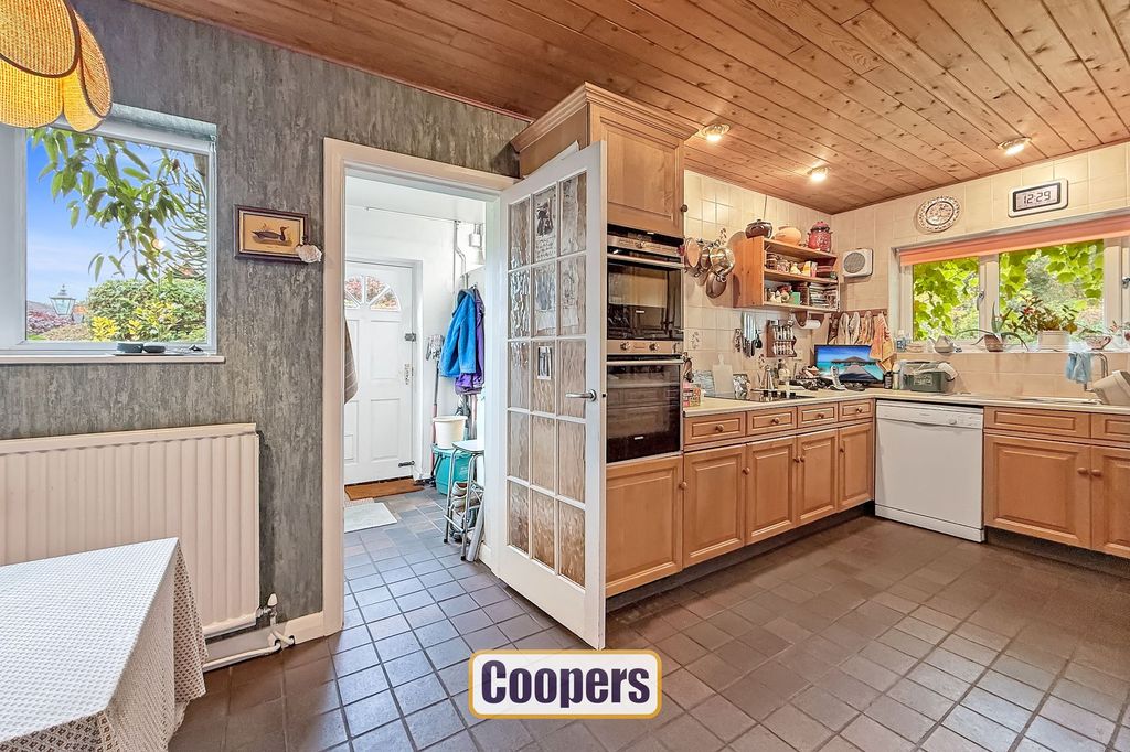 Property photo 3 of 30 Kitchen