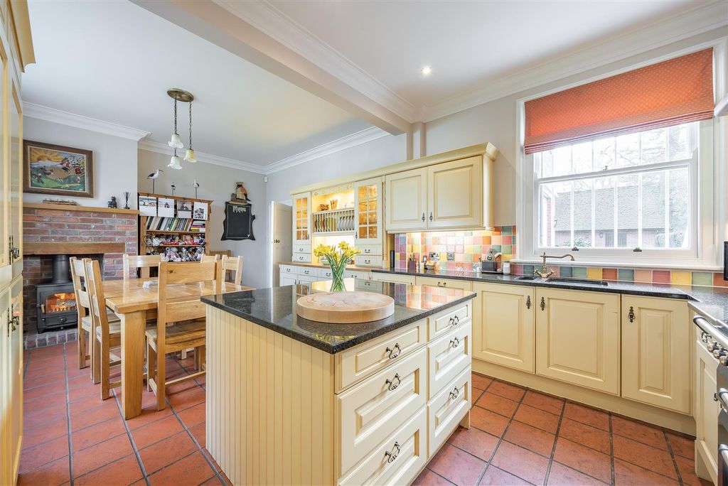 Property photo 2 of 44 Kitchen/Breakfast Room
