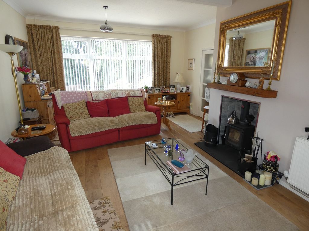 Property photo 2 of 19 Main Lounge