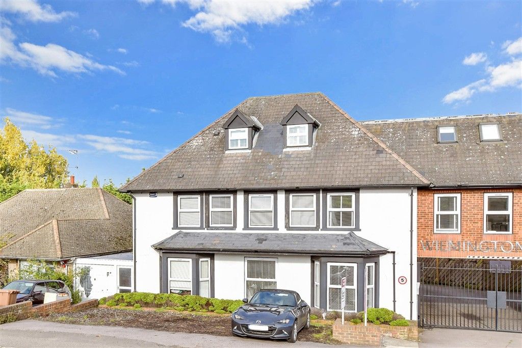 Property photo 2 of 8 External (Web)