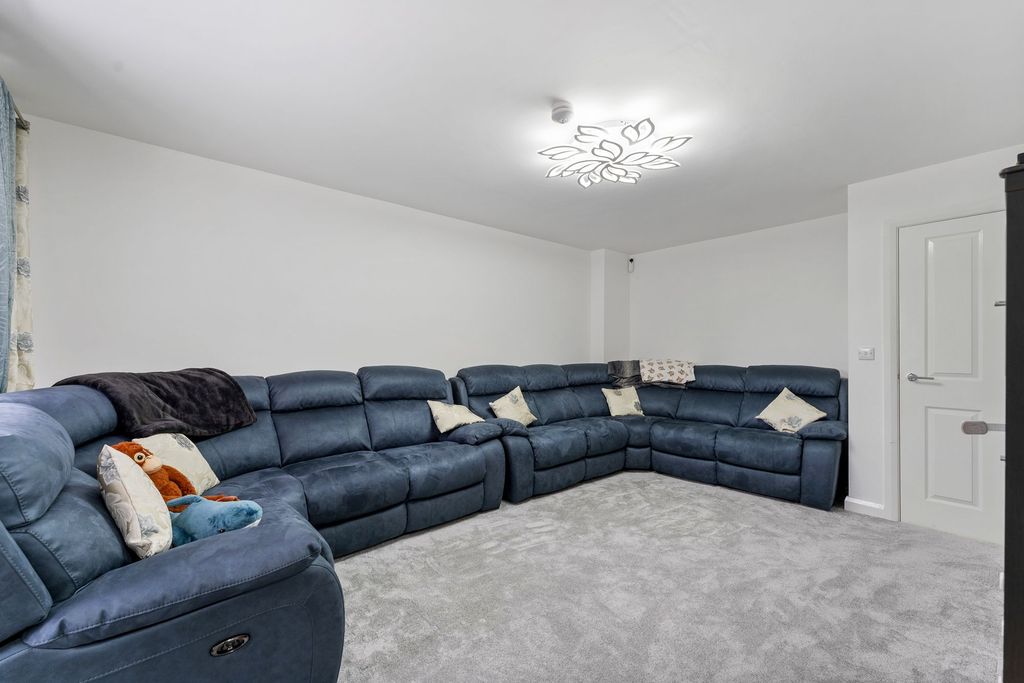 Property photo 2 of 22