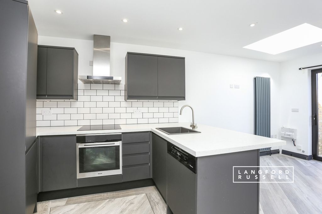 Property photo 2 of 10 Kitchen