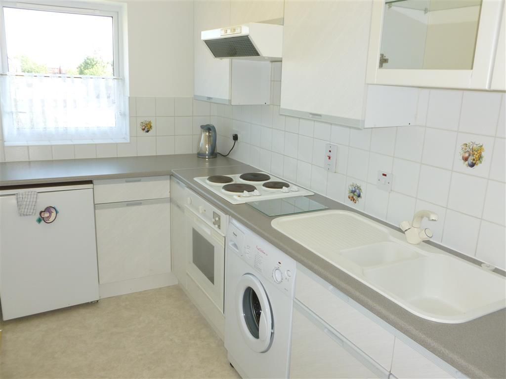 Property photo 2 of 6 Kitchen