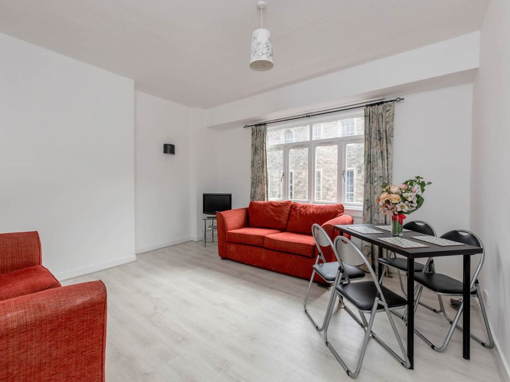 Property photo 2 of 13 60094_Canongate002